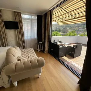 rikhe-palace-boutique-hotel.alltbilisihotels.com/